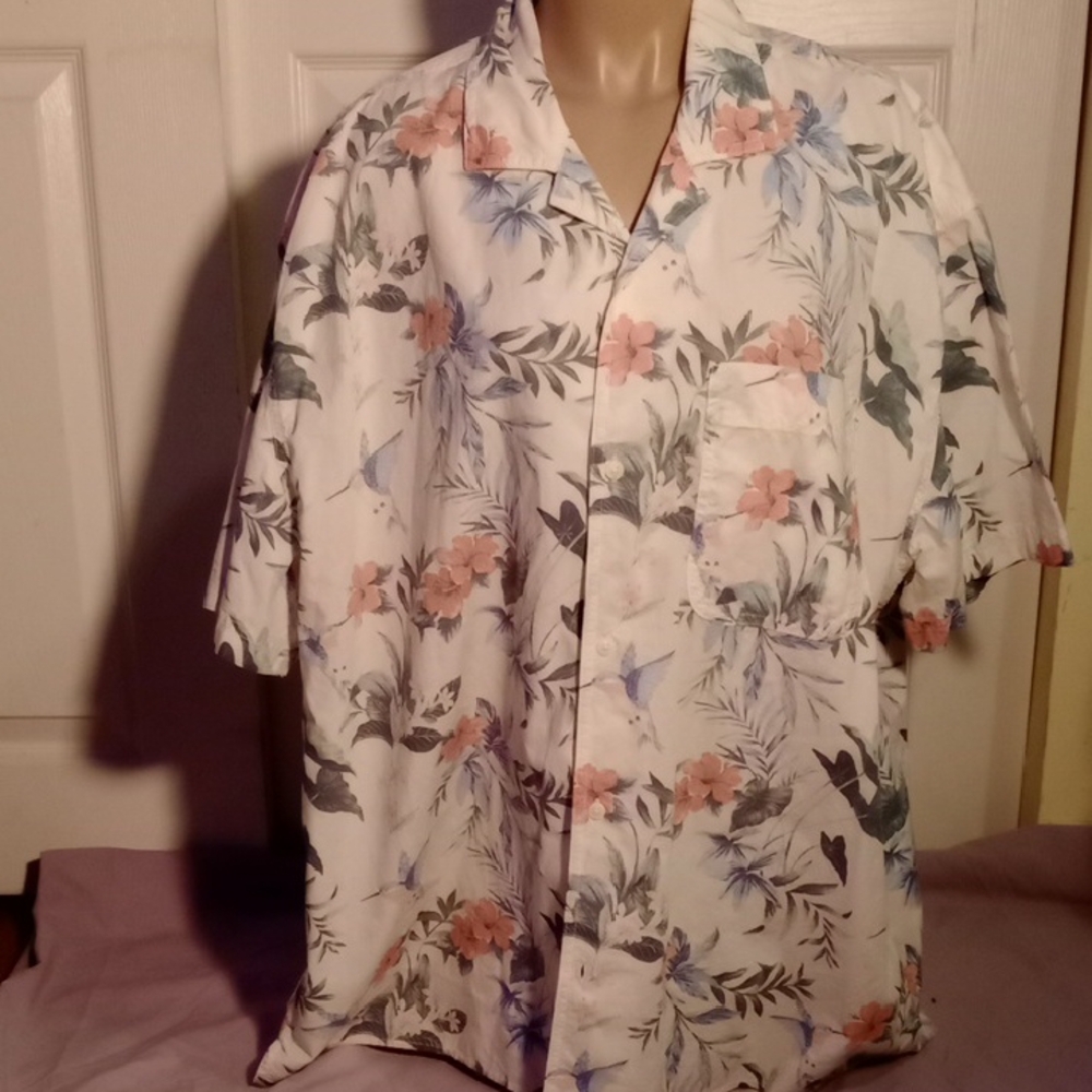 American Eagle Outfitters White and Pink Casual Button Down Shirt, Size XXL